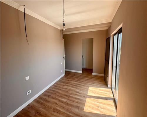 Casa tip duplex cu panorama superba asupra lacului Rediu