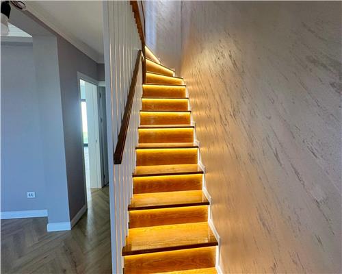 Casa tip duplex cu panorama superba asupra lacului Rediu