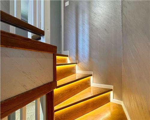 Casa tip duplex cu panorama superba asupra lacului Rediu