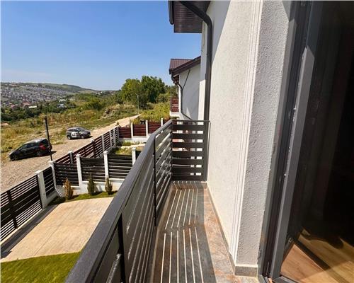 Casa tip duplex cu panorama superba asupra lacului Rediu