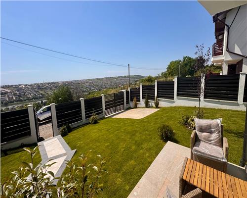 Casa tip duplex cu panorama superba asupra lacului Rediu