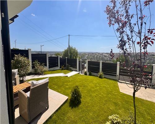 Casa tip duplex cu panorama superba asupra lacului Rediu