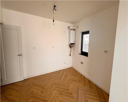 Casa tip duplex cu panorama superba asupra lacului Rediu