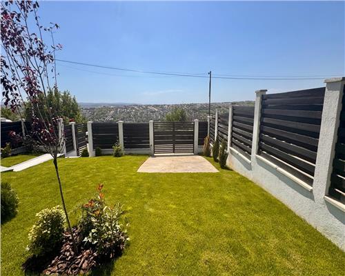 Casa tip duplex cu panorama superba asupra lacului Rediu