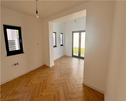 Casa tip duplex cu panorama superba asupra lacului Rediu