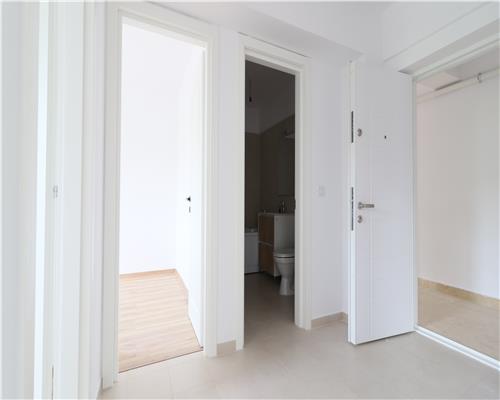 Apartament cu o camera si birou, decomandat, etaj 1