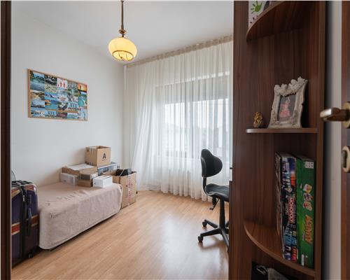 Casa spatioasa si teren generos