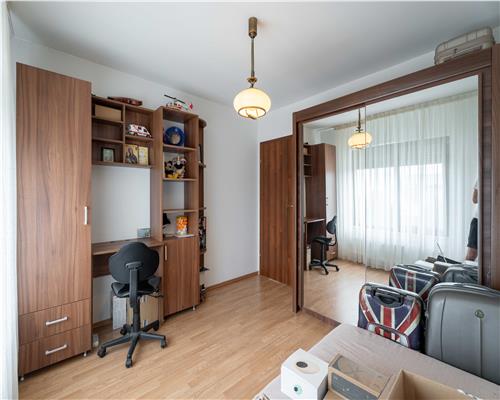 Casa spatioasa si teren generos
