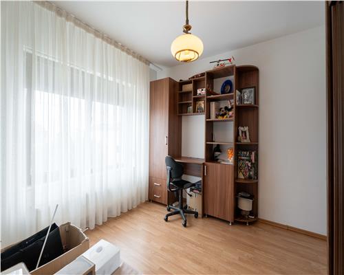 Casa spatioasa si teren generos