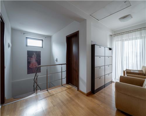 Casa spatioasa si teren generos