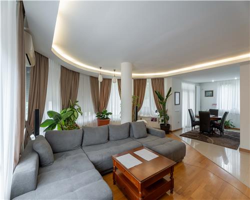 Casa spatioasa si teren generos