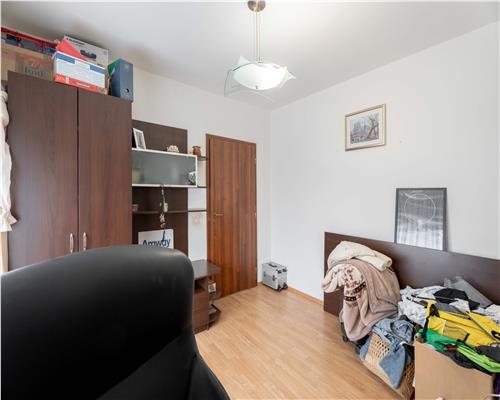 Casa spatioasa si teren generos