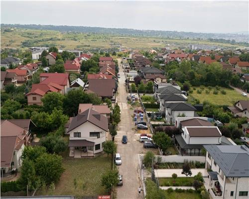 Casa spatioasa si teren generos