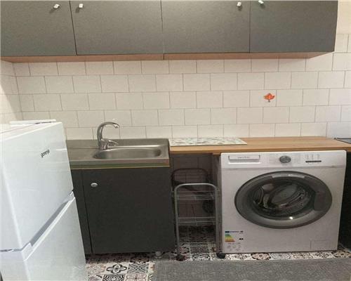 Garsoniera de inchiriat zona Baba Novac