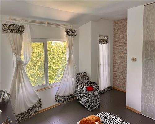 Vila duplex de vanzare – Barnova, zona exclusivista, curte cu vegetatie matura, vedere deosebita