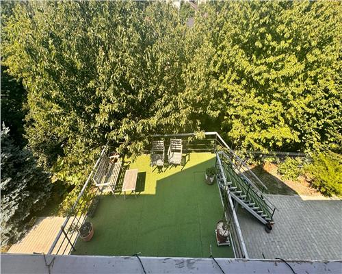 Vila duplex de vanzare – Barnova, zona exclusivista, curte cu vegetatie matura, vedere deosebita