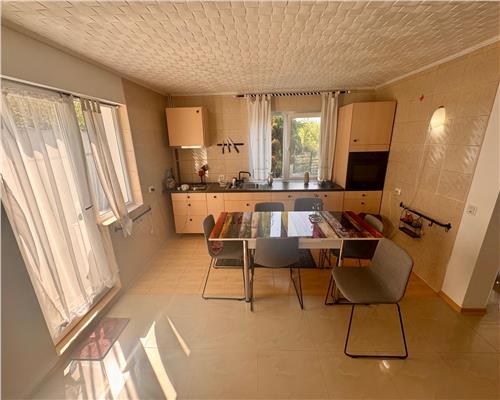 Vila duplex de vanzare – Barnova, zona exclusivista, curte cu vegetatie matura, vedere deosebita