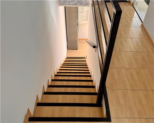 Vila duplex de vanzare – Barnova, zona exclusivista, curte cu vegetatie matura, vedere deosebita