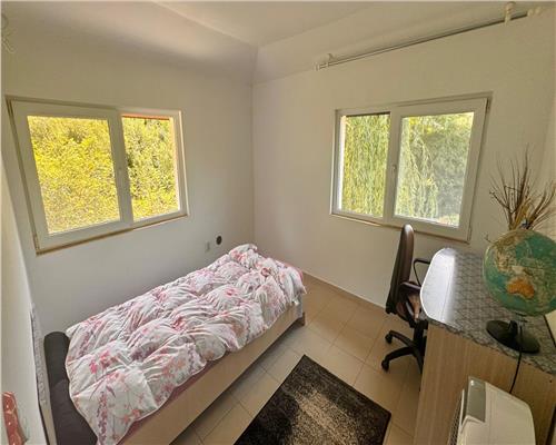 Vila duplex de vanzare – Barnova, zona exclusivista, curte cu vegetatie matura, vedere deosebita