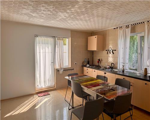 Vila duplex de vanzare – Barnova, zona exclusivista, curte cu vegetatie matura, vedere deosebita