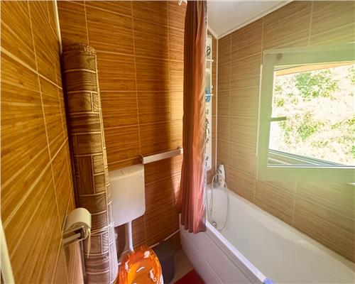 Vila duplex de vanzare – Barnova, zona exclusivista, curte cu vegetatie matura, vedere deosebita