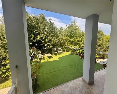 Vila duplex de vanzare – Barnova, zona exclusivista, curte cu vegetatie matura, vedere deosebita