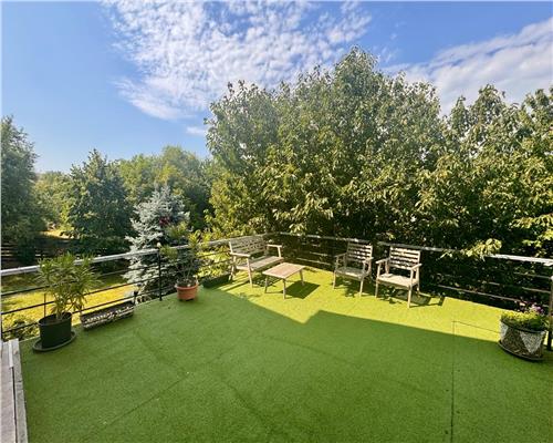 Vila duplex de vanzare – Barnova, zona exclusivista, curte cu vegetatie matura, vedere deosebita