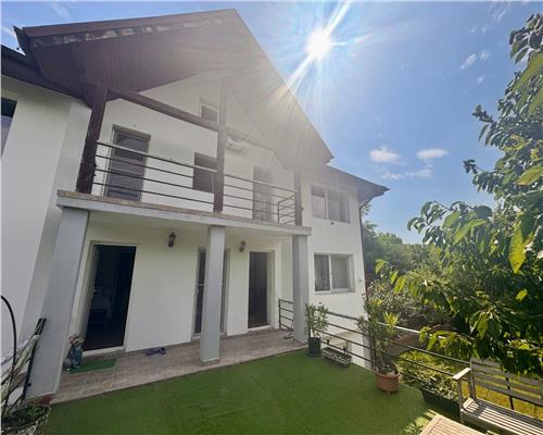 Vila duplex de vanzare – Barnova, zona exclusivista, curte cu vegetatie matura, vedere deosebita