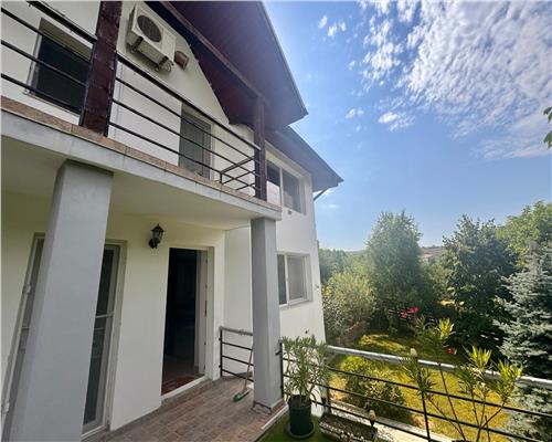 Vila duplex de vanzare – Barnova, zona exclusivista, curte cu vegetatie matura, vedere deosebita