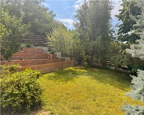 Vila duplex de vanzare – Barnova, zona exclusivista, curte cu vegetatie matura, vedere deosebita