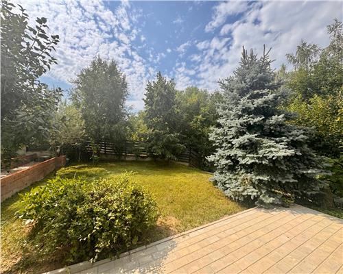 Vila duplex de vanzare – Barnova, zona exclusivista, curte cu vegetatie matura, vedere deosebita