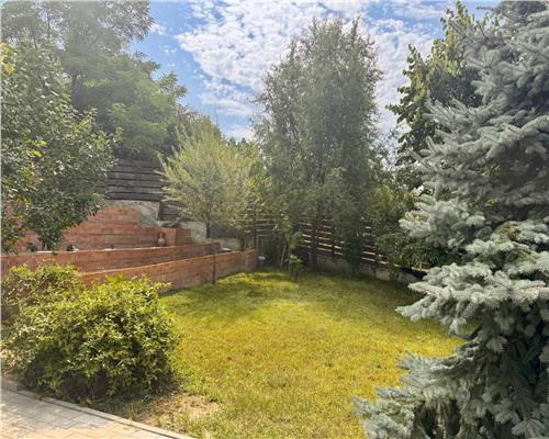 Vila duplex de vanzare – Barnova, zona exclusivista, curte cu vegetatie matura, vedere deosebita