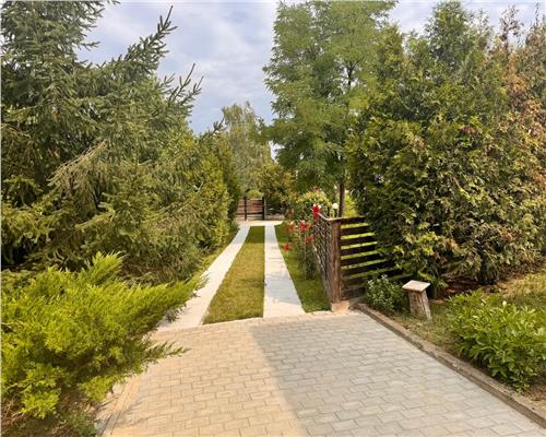 Vila duplex de vanzare – Barnova, zona exclusivista, curte cu vegetatie matura, vedere deosebita
