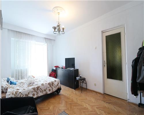 Apartament de 3 camere decomandat, etaj 3, 2 bai  Pacurari
