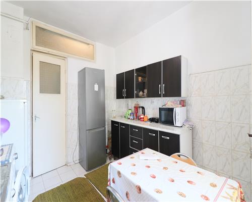 Apartament de 3 camere decomandat, etaj 3, 2 bai  Pacurari