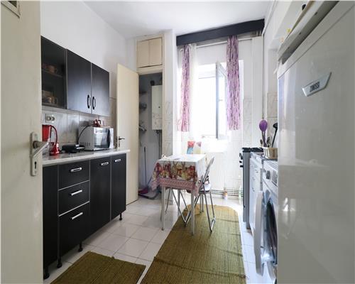 Apartament de 3 camere decomandat, etaj 3, 2 bai  Pacurari