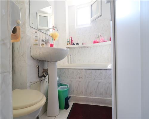 Apartament de 3 camere decomandat, etaj 3, 2 bai  Pacurari