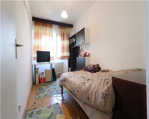 Apartament de 3 camere decomandat, etaj 3, 2 bai  Pacurari