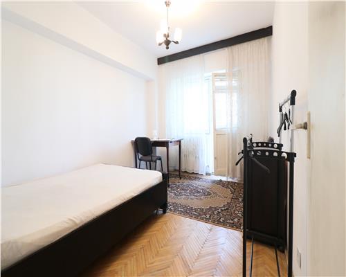 Apartament de 3 camere decomandat, etaj 3, 2 bai  Pacurari
