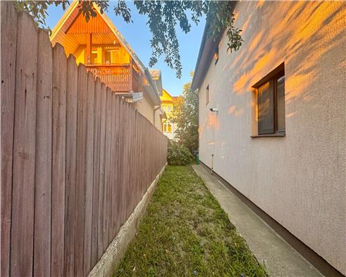 Casa spatioasa si pozitie excelenta pensiunea Iriss V. Lupului