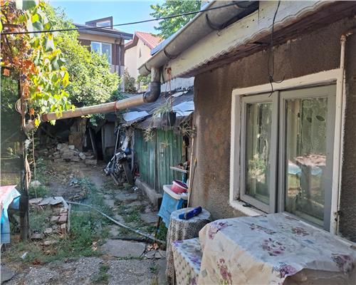 Teren cu casa  zona Andronache  ideal pentru cei care cauta o oaza de liniste intrun oras aglomerat